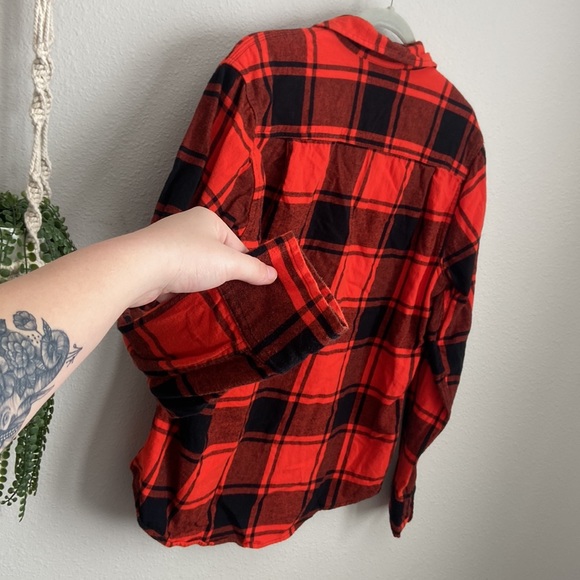 ARIZONA JEAN CO - RED & BLACK BUTTON DOWN - MENS - Picture 8 of 11